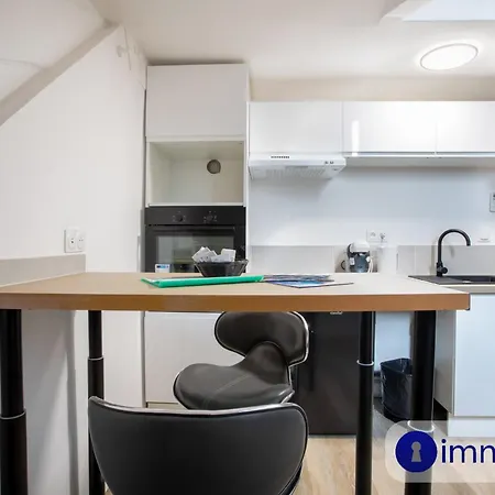 Studio Air-conditioned Center Of